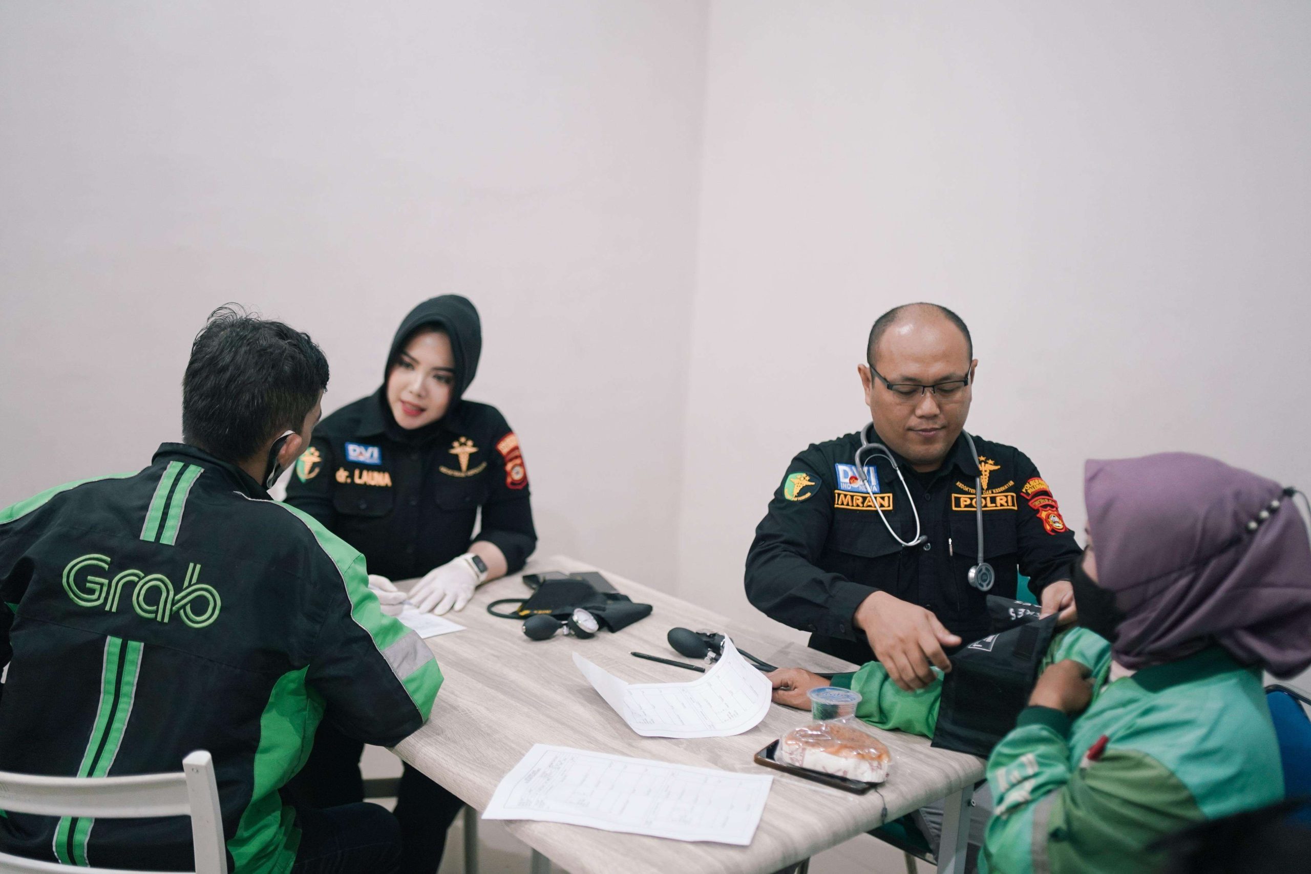 Pengobatan Gratis Ojol oleh Sie Dokkes Polrestabes Palembang